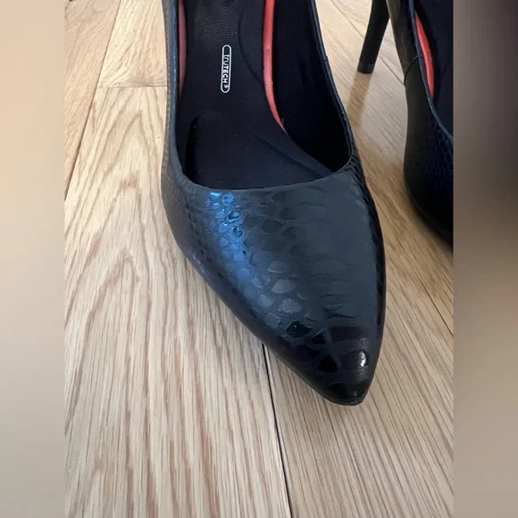 Rockport Black Leather Snake Heels - Picture 6 of 8